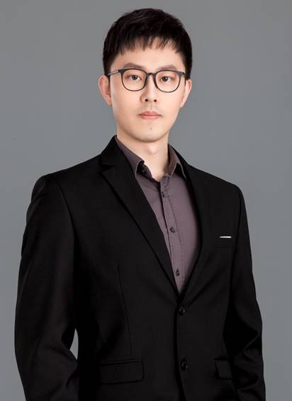 A person wearing glassesDescription automatically generated with low confidence